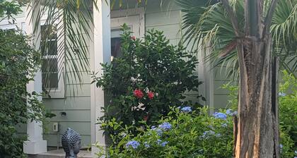 Lantana Guest House in Old Town Port A - 3 blocks to the beach, food, and music!