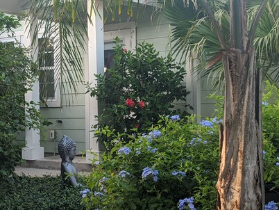 Lantana Guest House in Old Town Port A - 3 blocks to the beach, food, and music!