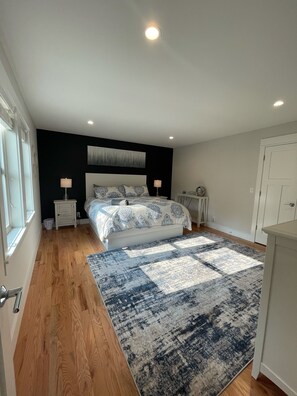 6 bedrooms, desk, iron/ironing board, WiFi