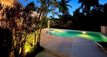 Beautiful Plumbago Villa - walk to everything!