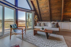 Fernseher, Kamin, DVD-Player, Stereoanlage