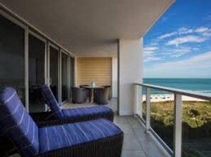 Terrace/patio - Marriott Crystal Shores Marco Island (Marco Island)