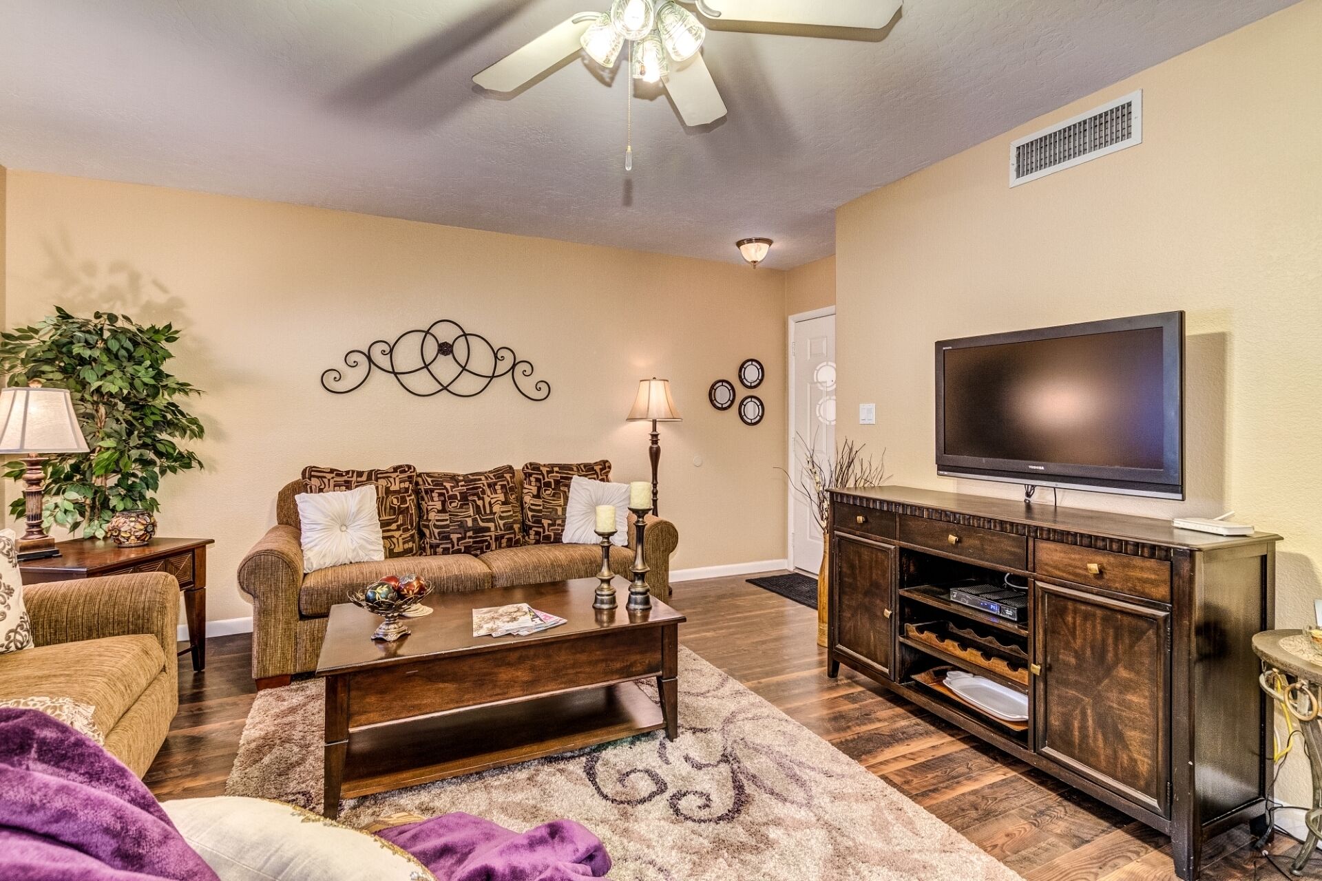Discounts available on gorgeous Mesa condo!