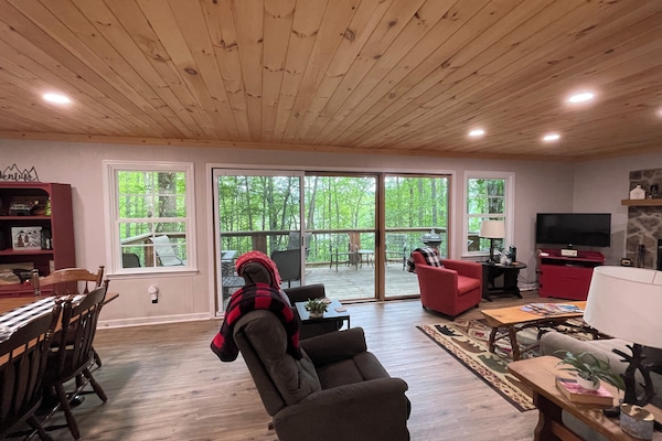 Smart-TV, Kamin, Bücher