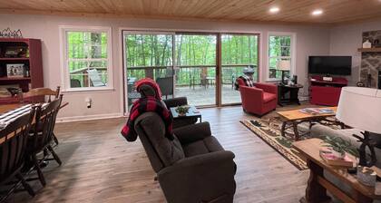 Mountain Resort Cabin with outdoor gas firepit, and mountain stream!