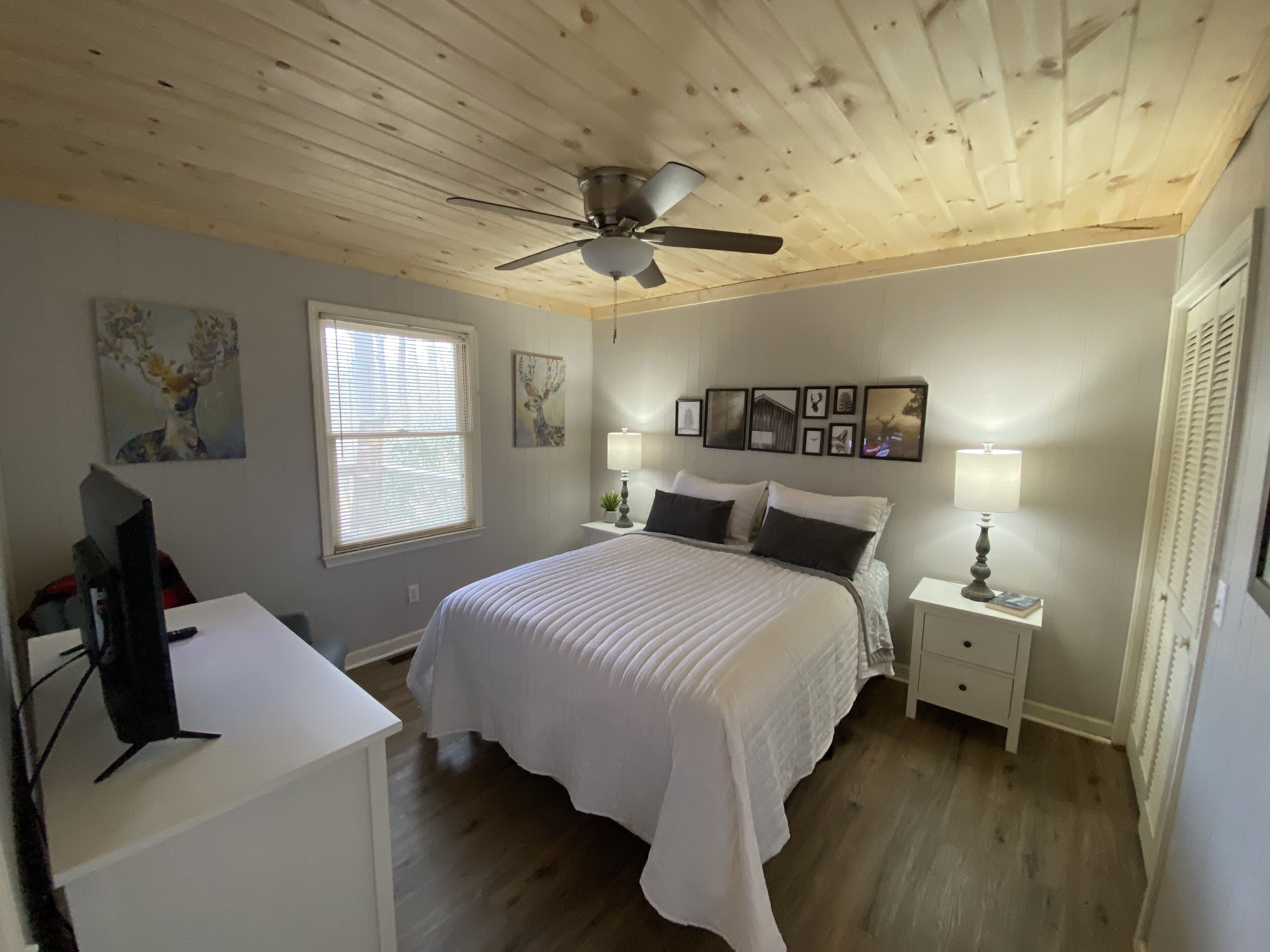 3 bedrooms, iron/ironing board, free WiFi, bed sheets