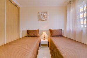 2 habitaciones, tabla de planchar con plancha y wifi gratis