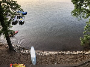 Privat strand, solsenger og strandhåndklær