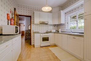 Frigorifero, forno, lavastoviglie, macchina per tè/caffè