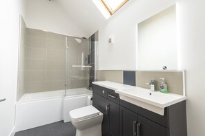 Cottage, Ensuite (The Olde Coach House) | Bathroom