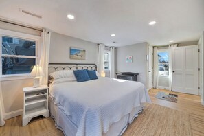 4 bedrooms, iron/ironing board, free WiFi, bed sheets - Hudson House by Seaside Vacations & Sales (Chincoteague Island)