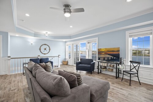 At the Water's Edge by Seaside Vacations & Sales