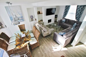 Smart TV, fireplace