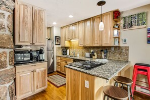 雪櫃、微波爐、焗爐、爐具