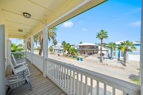 Heated Private Pool, Boardwalk and Golf Cart Included
