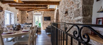 Steinhaus Katarina mit Pool, nur 50 m vom Meer entfernt