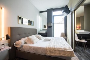 Room - Dingdong Nuns (Valencia)