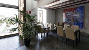 Dining - Dingdong Nuns (Valencia)