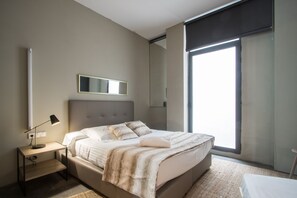 Room - Dingdong Nuns (Valencia)