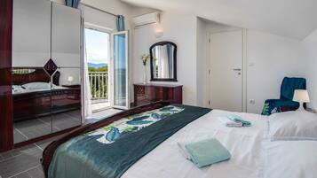 6 bedrooms, free WiFi, bed sheets