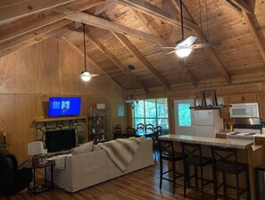 Smart TV, fireplace