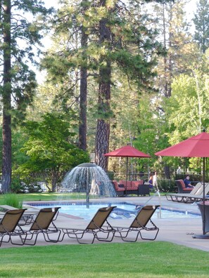 Piscina all'aperto, una piscina riscaldata