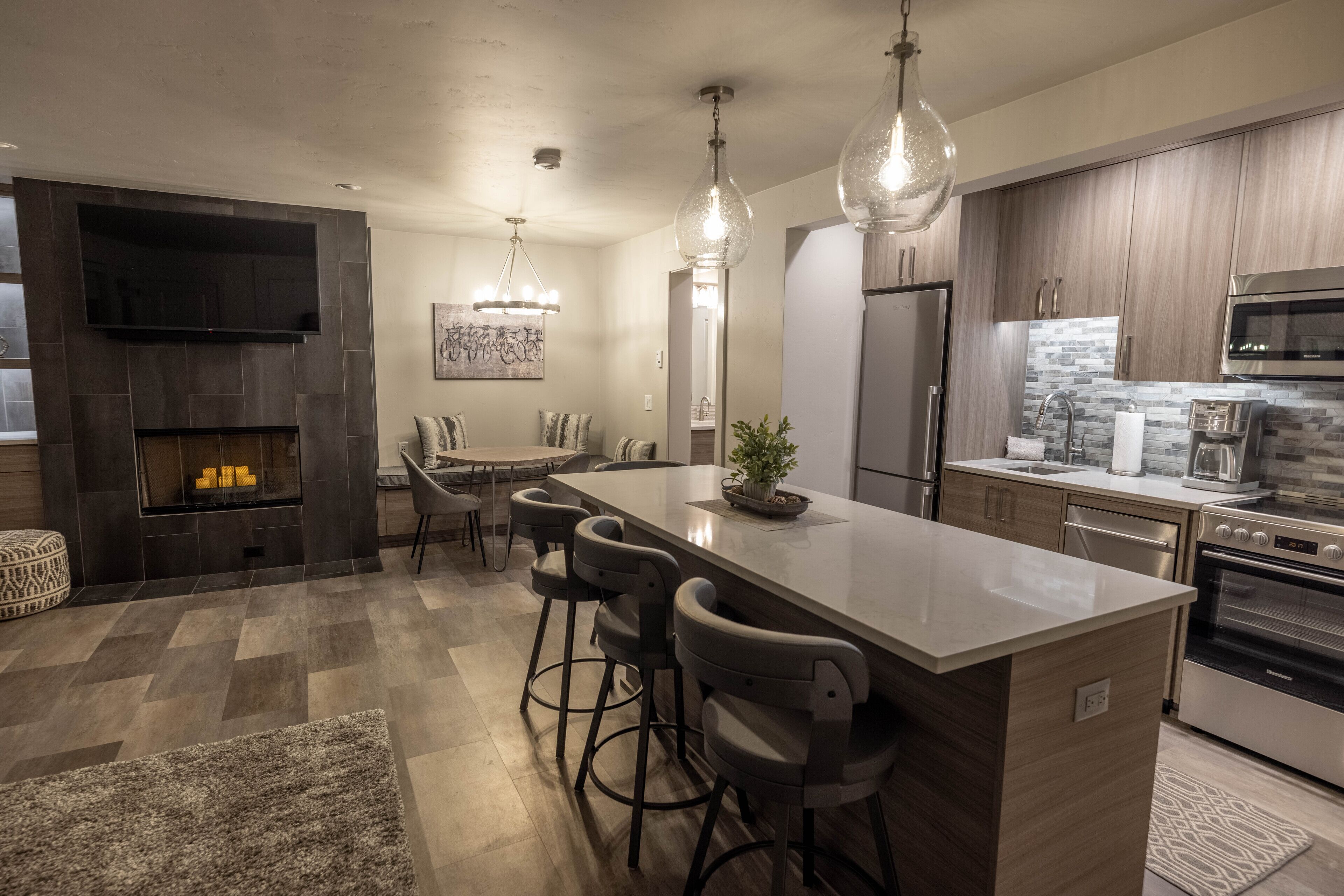 Refrigerador, microondas, horno y parrilla de estufa 