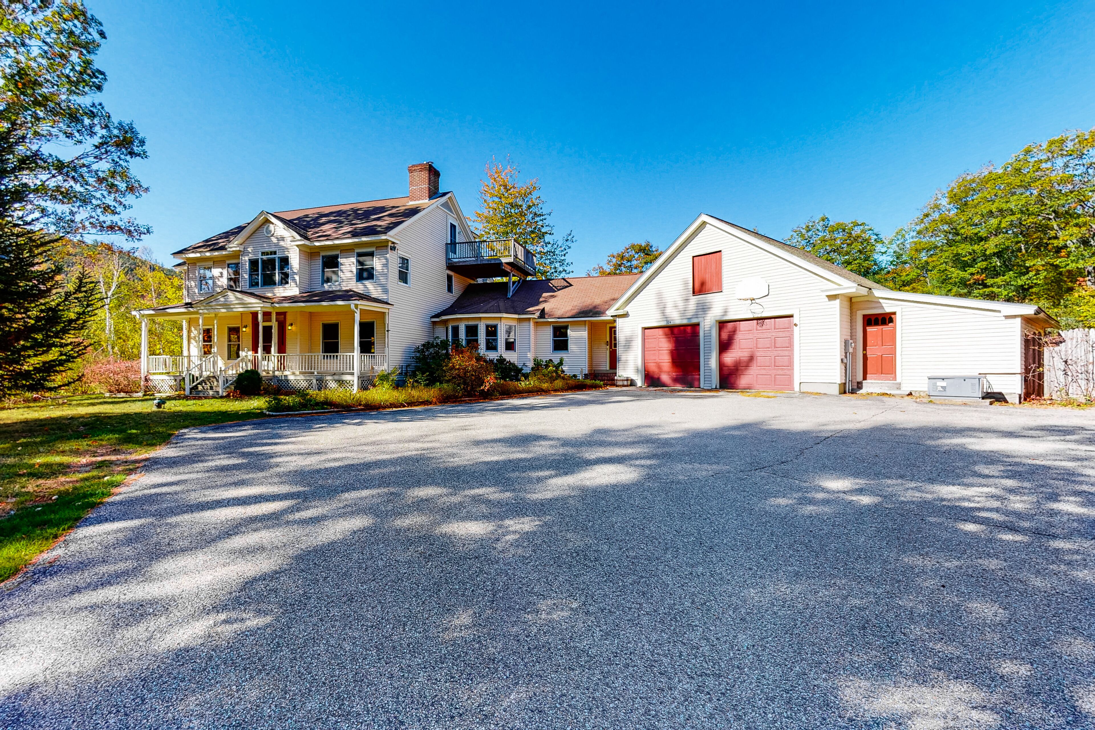 Spacious Dog-Friendly Home w/Wood Fireplace, High-Speed WiFi, Partial A/C, W/D