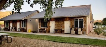 Bunkhouse 5A Under Cottonwood Trees