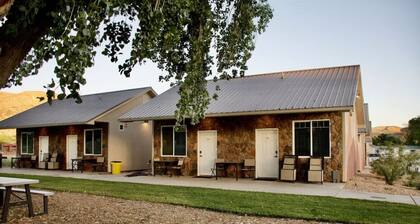 Bunkhouse 5A Under Cottonwood Trees