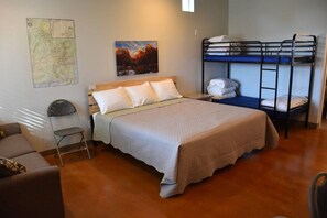 1 bedroom, desk, WiFi, bed sheets - Bunkhouse 1B Sleeps 4 (La Verkin)