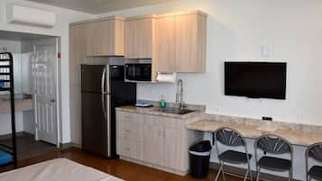 1 bedroom, desk, WiFi, bed sheets
