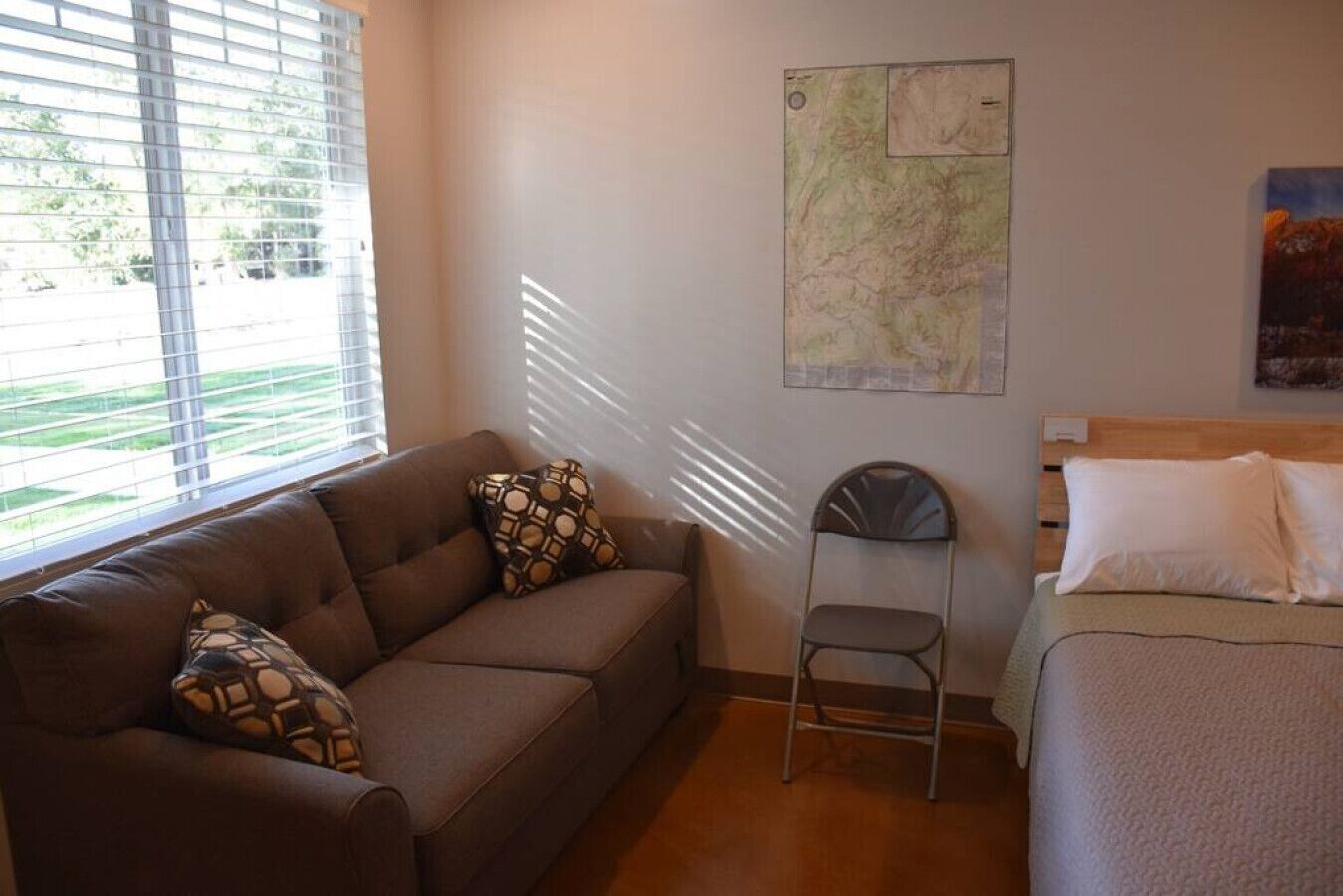 1 bedroom, desk, WiFi, bed sheets