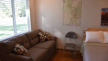 1 bedroom, desk, WiFi, bed sheets