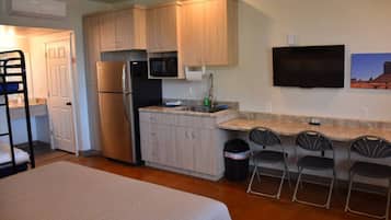 1 bedroom, desk, WiFi, bed sheets