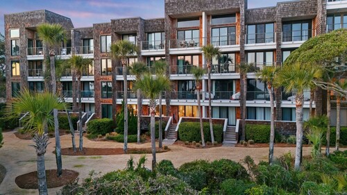 BEACHFRONT Kiawah Villa! 2BR Upscale, Modern! Great West Beach Location!