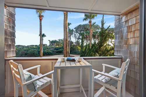 BEACHFRONT Kiawah Villa! 2BR Upscale, Modern! Great West Beach Location!