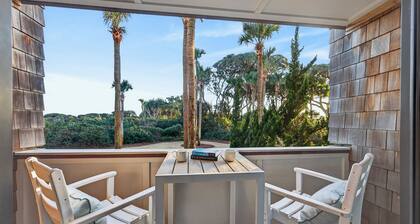 BEACHFRONT Kiawah Villa! 2BR Upscale, Modern! Great West Beach Location!