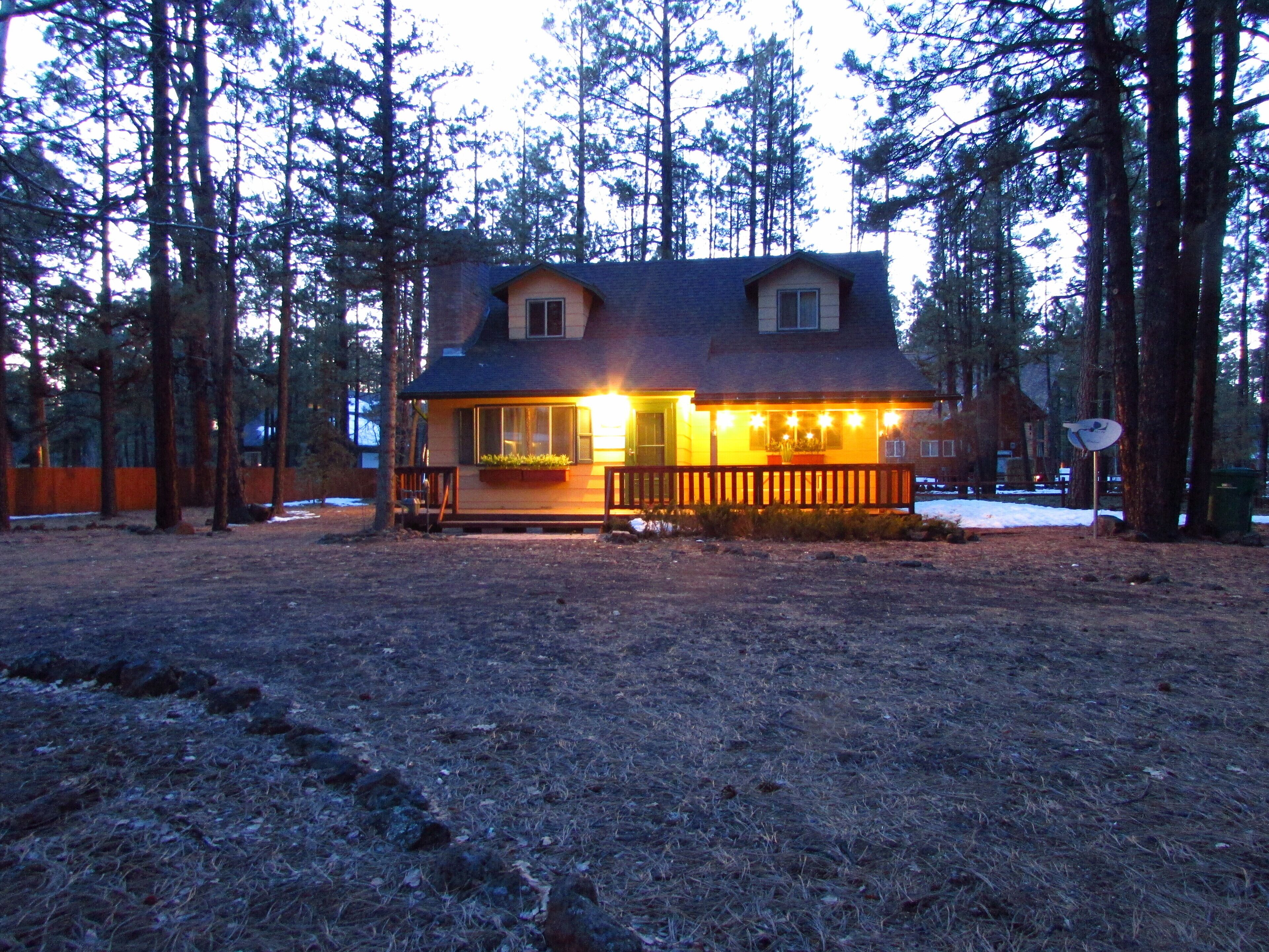 Cabin on Half Acre Perfect for Families and Dogs