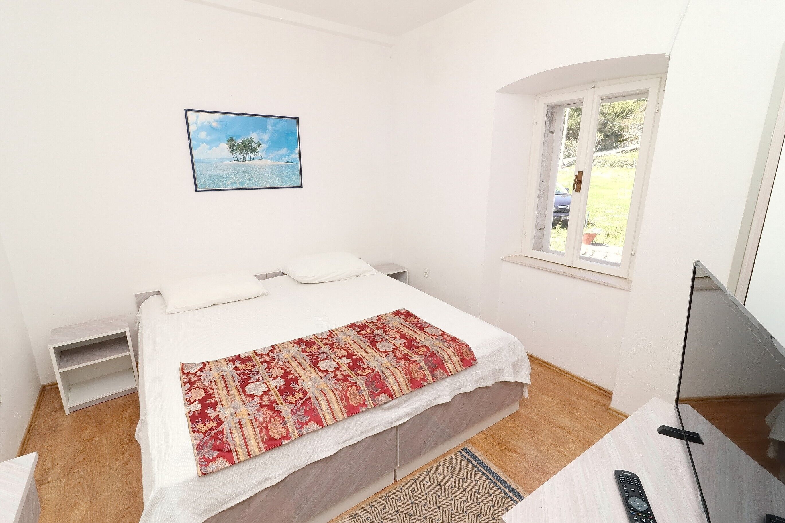 2 habitaciones, tabla de planchar con plancha y ropa de cama 