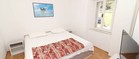 2 Schlafzimmer, Bügeleisen/Bügelbrett, Bettwäsche