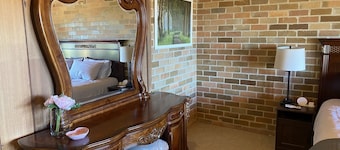 Dog Friendly Snowy Mountains Cottage on Acres