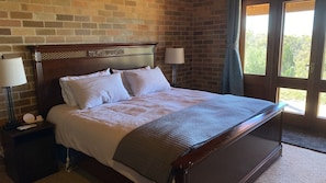 3 Schlafzimmer, Schreibtisch, Bügeleisen/Bügelbrett, Reisekinderbett