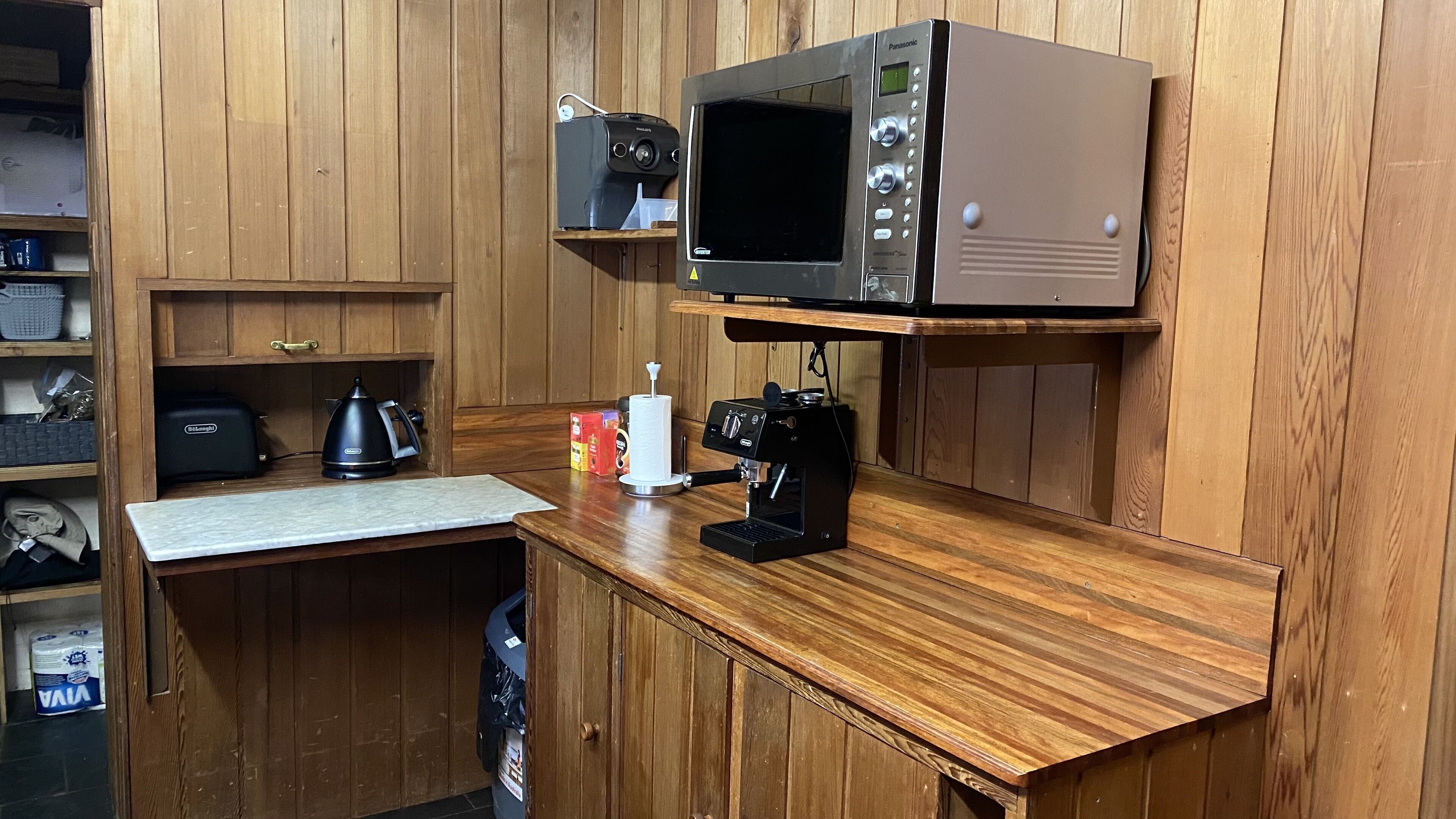 Dog Friendly Snowy Mountains Cottage on Acres — image 4