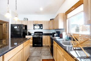 Fridge, microwave, oven, stovetop - Dog-friendly Townhouse on the River w/ Spacious Layout & Free WiFi (South Fork)