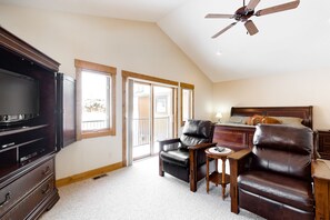 TV, fireplace, DVD player, books - Dog-friendly Townhouse on the River w/ Spacious Layout & Free WiFi (South Fork)