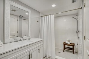 Hair dryer, towels - Relaxing Home with Private Pool, High-Speed WiFi, Central AC, & Washer/Dryer (Anna Maria)