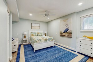 4 habitaciones, tabla de planchar con plancha, internet y ropa de cama