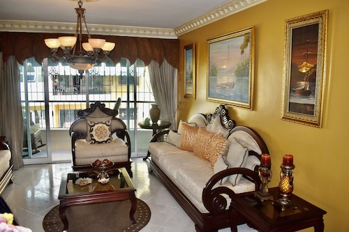 Big 3 bed rooms 4 beds Condo for Families & groups—30 mins away from mayor spots