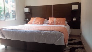 3 bedrooms, in-room safe, desk, iron/ironing board - King size bed - Wi-Fi 350 Mbps - Heater - Gazebo (Bogotá)